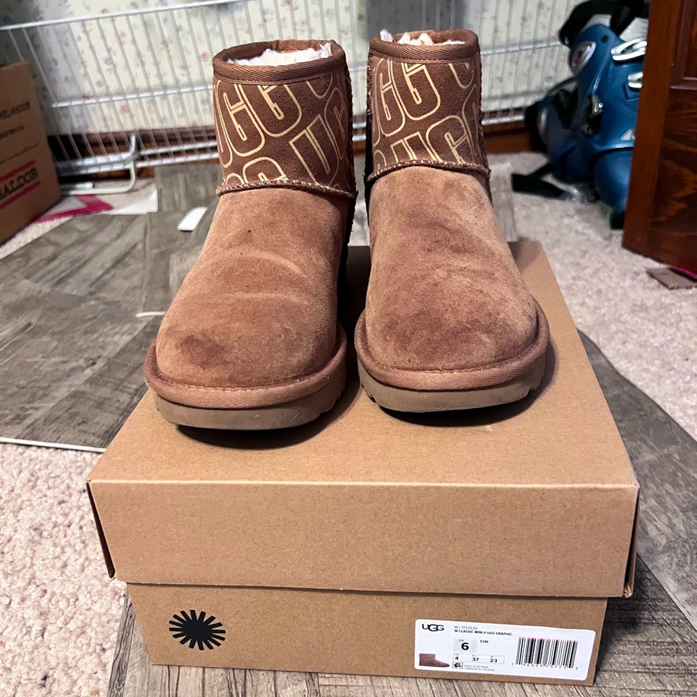 Ugg Boots Short Monogram Size 6 Women